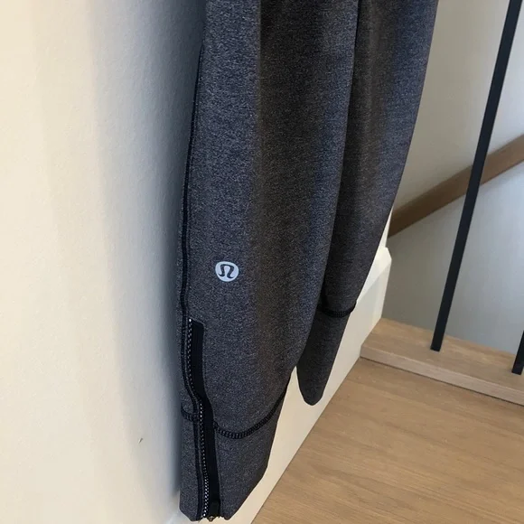 Rare Lululemon Fresh Tracks Pant II (W5AMFS) Luxtreme in Heathered Black, Size 6 - Picture 3 of 17